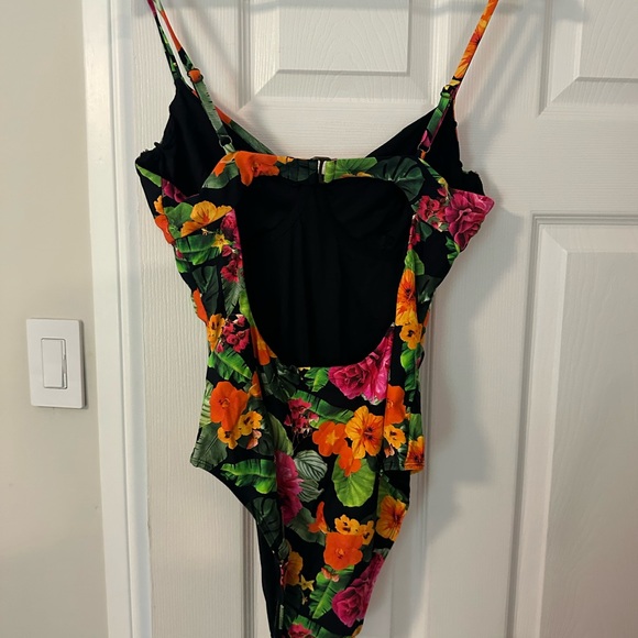 Andie floral bathing suit - Picture 2 of 4